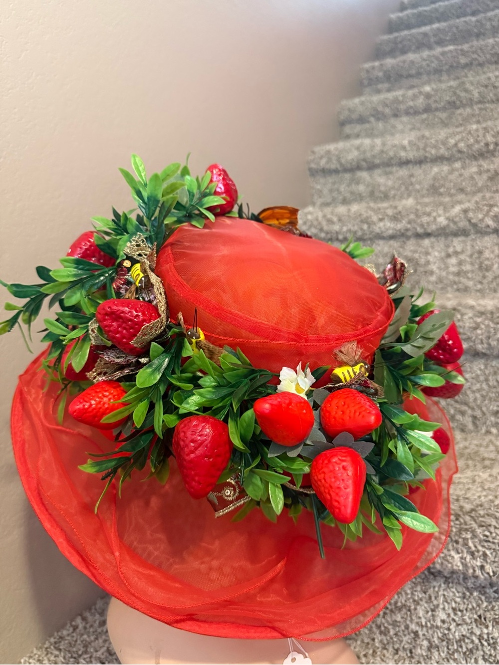 Strawberry fields hat - Picture 5 of 10